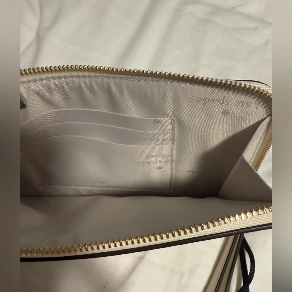 Kate Spade NWT Disney Collab Cream Chip and Dale Wristlet with Leaf Accents! ❤️